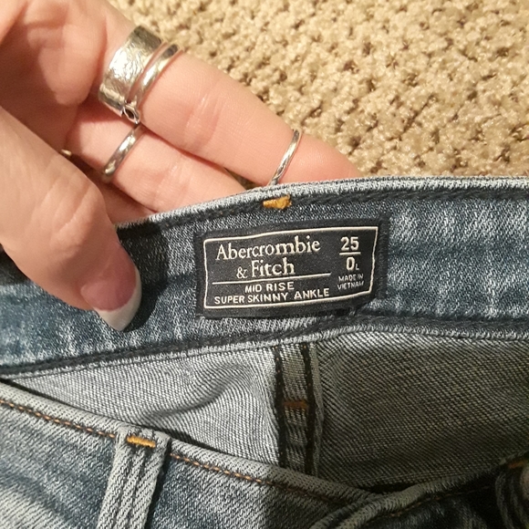 TALL NWOT Abercrombie & Fitch denim skinny jeans - Picture 3 of 3